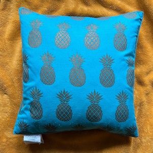 Pineapple Throw Pillow